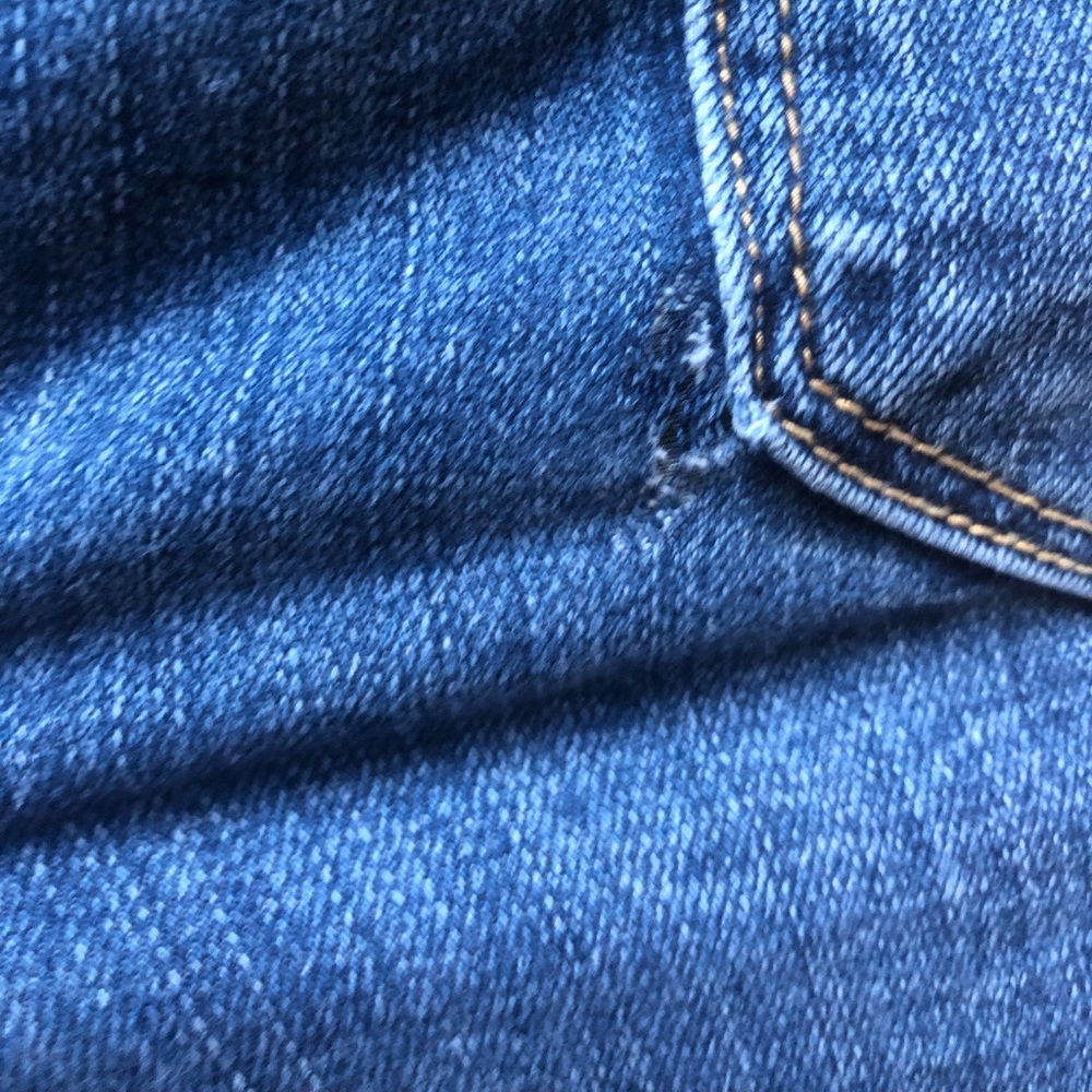 High Waist Ruffle Jeans | size 9 | 2 small holes - Picture 6 of 8